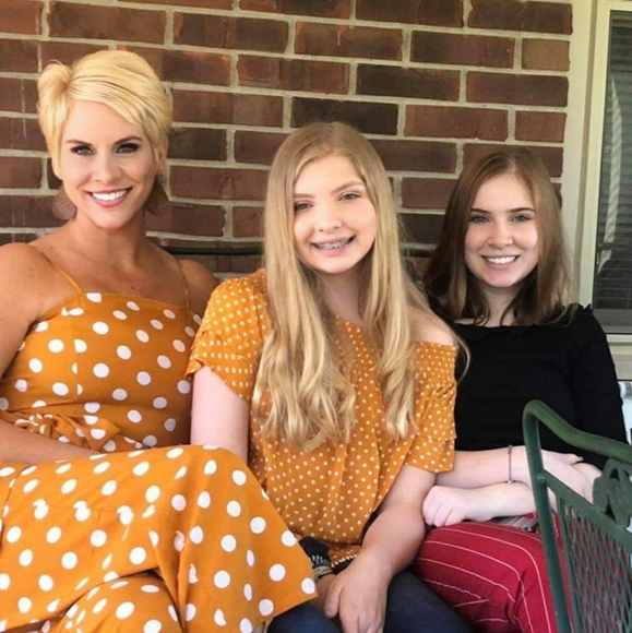 Meet your Posher, Angie - Picture 2 of 2